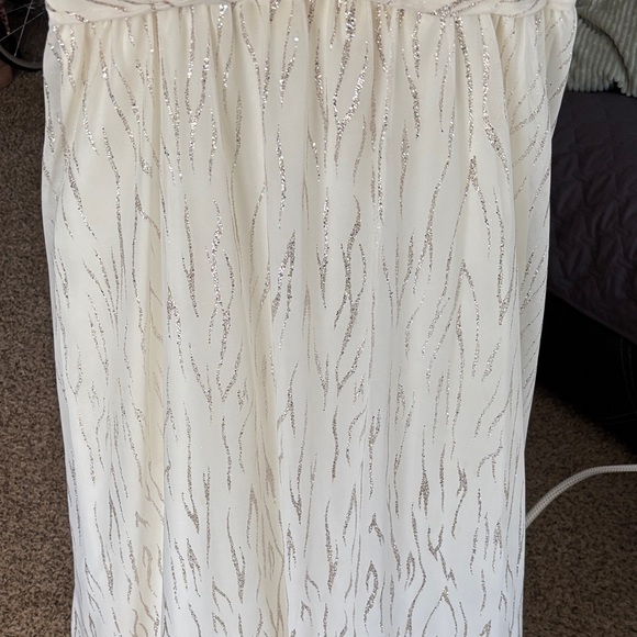 Cachet SZ 10 Elegant White Dress - Picture 4 of 8